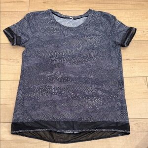 Lululemon black mesh Patterned Top